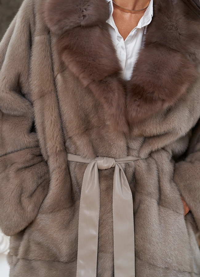 Женская шуба из меха норки с воротником из меха куницы модель № 30683 универмаг малина