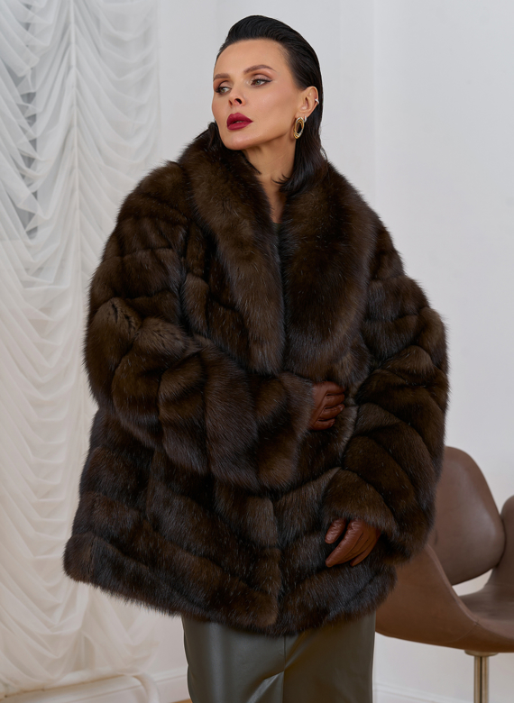 Женская шуба из соболя с воротником шаль