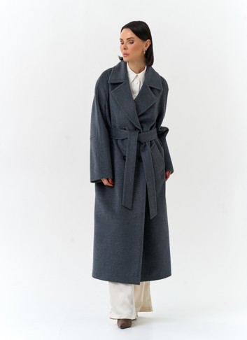 Женское пальто с английским воротником