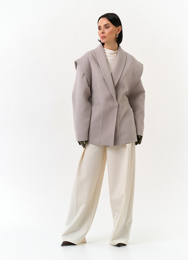 Женское укороченное пальто с акцентными плечами модель № 32853 универмаг малина