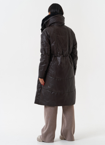 Женский кожаный пуховик с отделкой из натурального меха