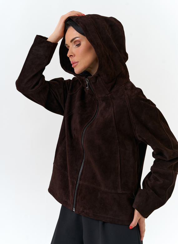 Женская куртка из натуральной замши с капюшоном