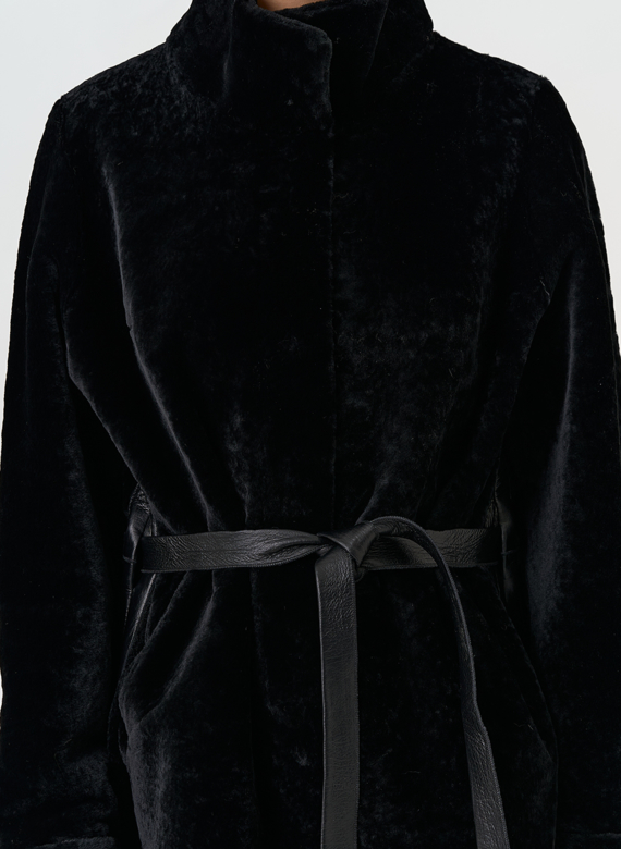 Женская двухсторонняя дубленка с поясом