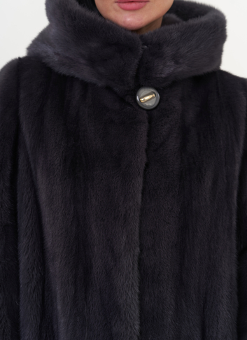 Шуба из норки классическая с капюшоном цвете графит