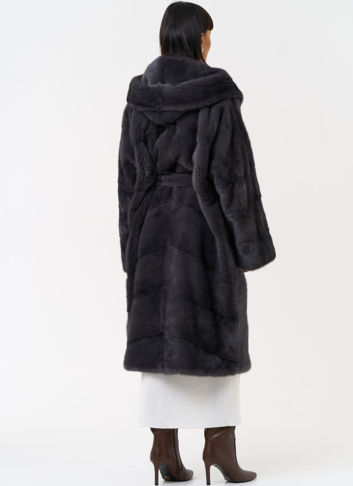 Женская шуба из меха норки с капюшоном