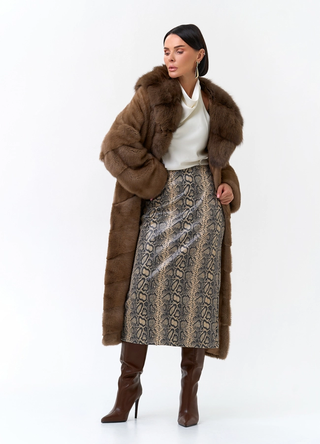 Шуба из меха норки с капюшоном из меха куницы модель № 33705 в рассрочку