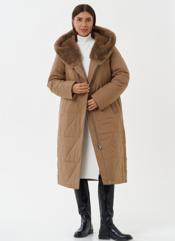 Пуховик с капюшоном из эко меха