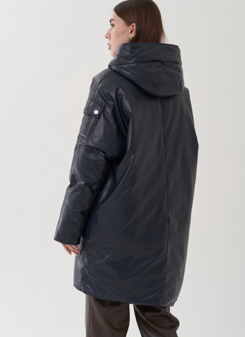 Женский пуховик синего цвета из эко кожи