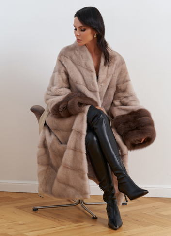 Женская шуба из меха норки с отделкой из меха куницы