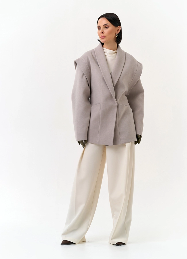 Женское укороченное пальто с акцентными плечами модель № 32853 универмаг малина