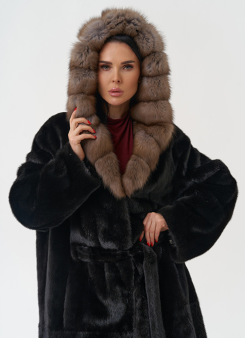 Норковая шуба с капюшоном из меха куницы