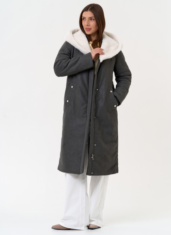 Пуховик из эко кожи с капюшоном из эко меха