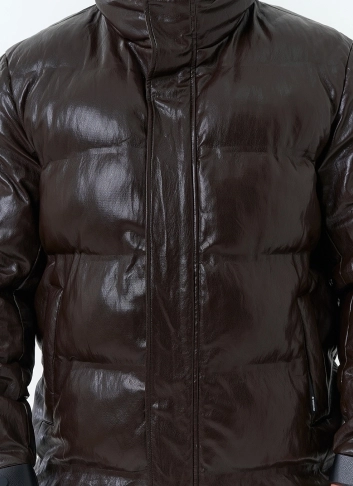Мужской пуховик из эко кожи с капюшоном фото