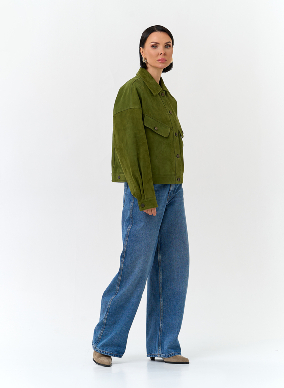 Женская куртка из натуральной замши зеленого цвета