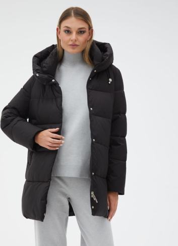 Женский пуховик с капюшоном