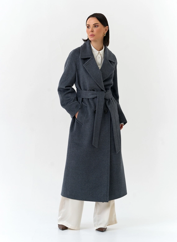 Женское пальто с английским воротником