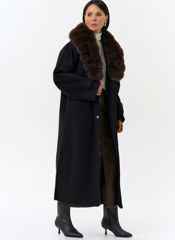 Женское утепленное пальто с отделкой из меха песца