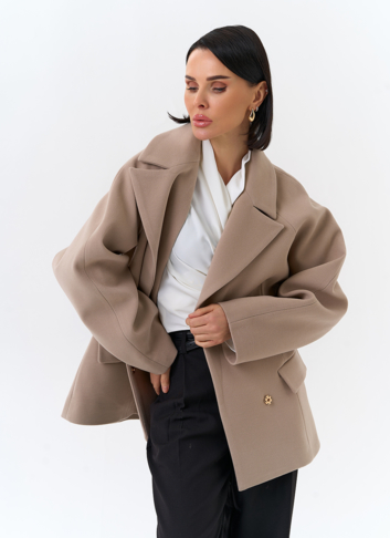 Женское укороченное пальто с двойным поясом