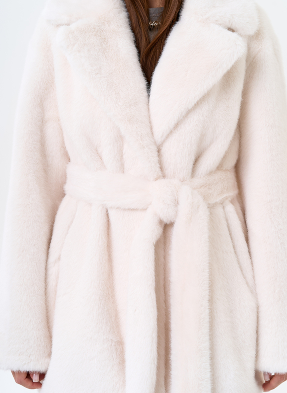 Женская шуба из эко меха с английским воротником 