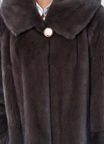 Женская шуба из меха норки с капюшоном 