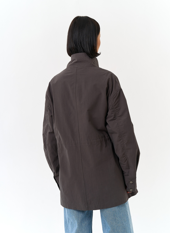 Женская куртка ветровка с накладными карманами