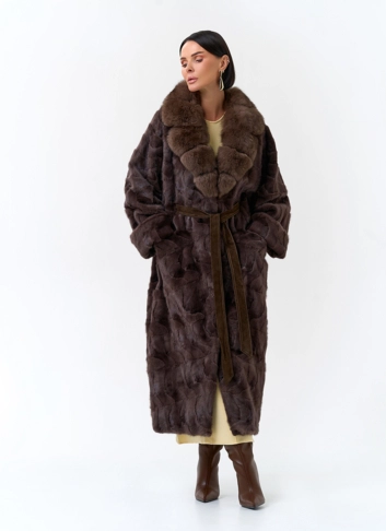 Женская шуба из меха норки с воротником из меха песца фото