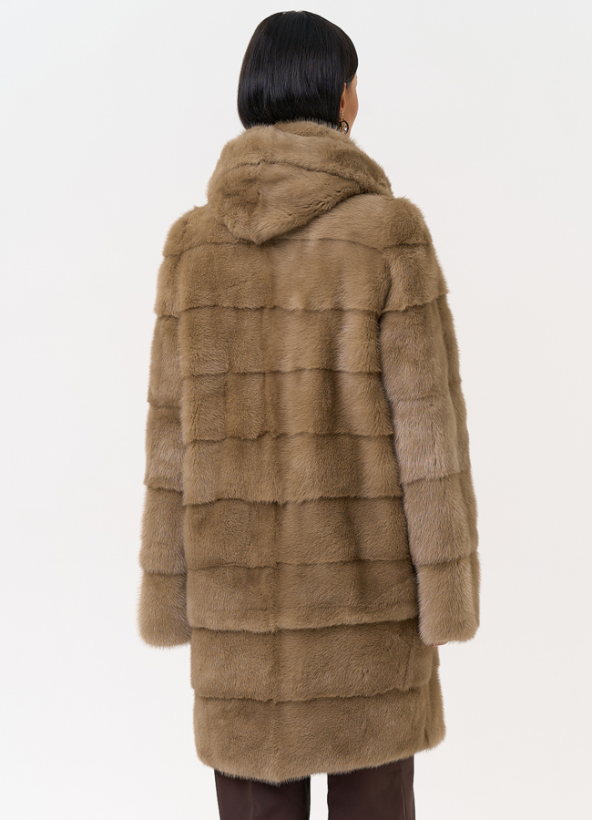 Поперечная норковая шуба с капюшоном модель № 31331 в кредит