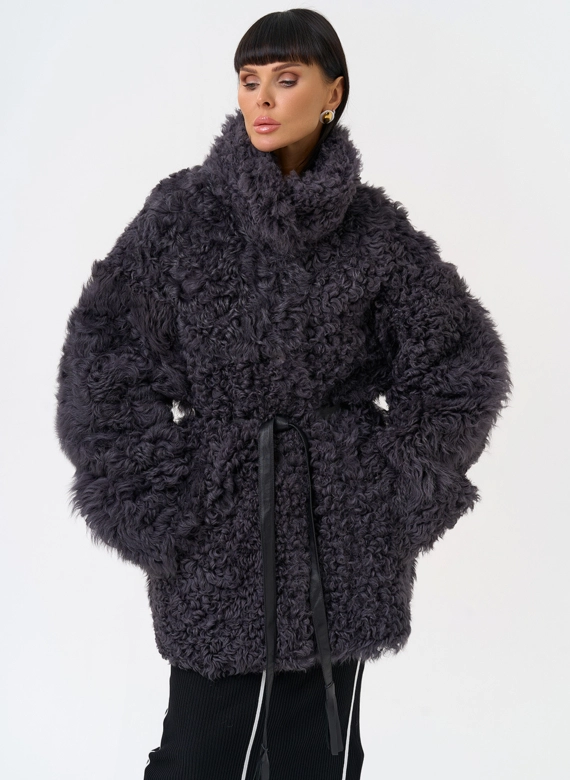 Женская двухсторонняя дубленка с декоративным поясом