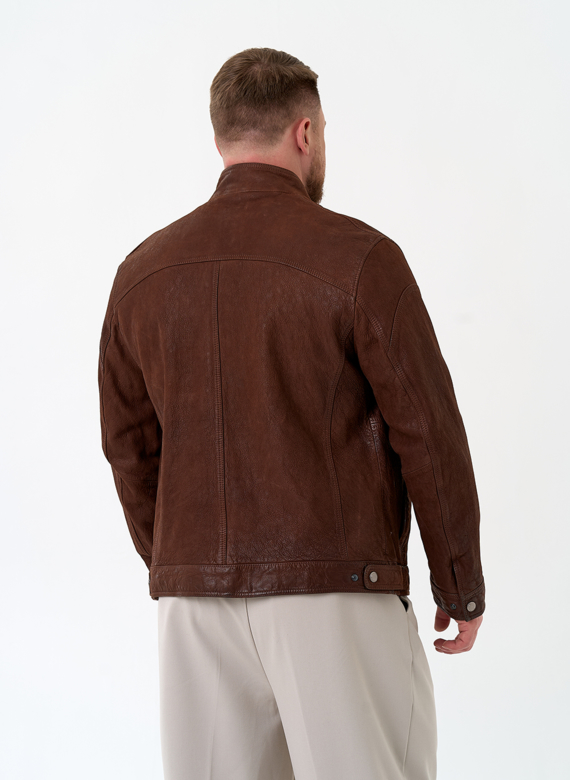 Мужская куртка из натуральной кожи коричневого цвета