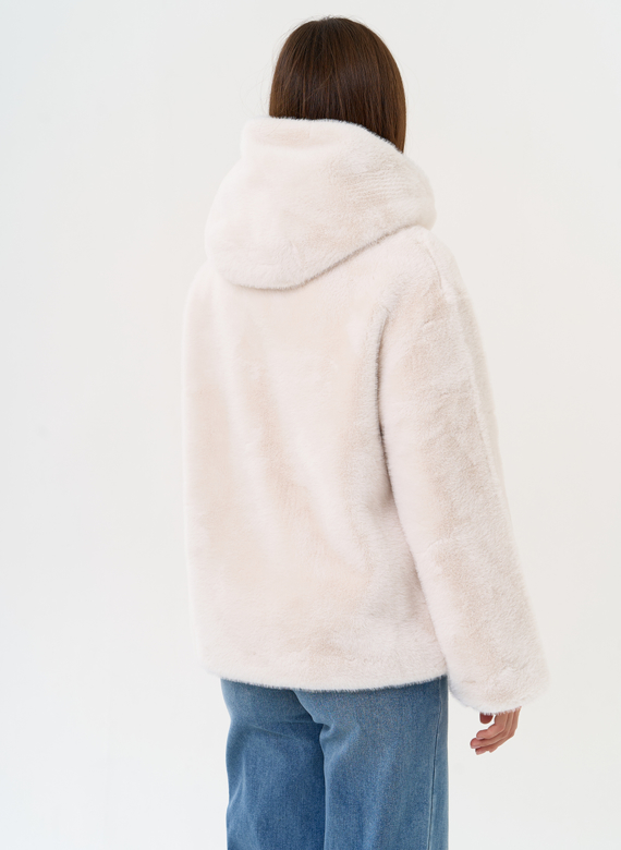 Женская куртка из эко меха с капюшоном