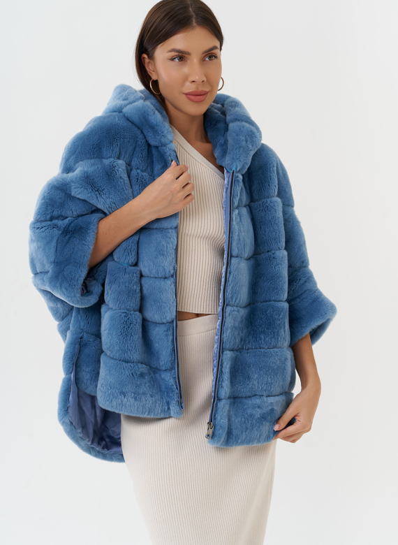 Короткая шуба из меха кролика с капюшоном