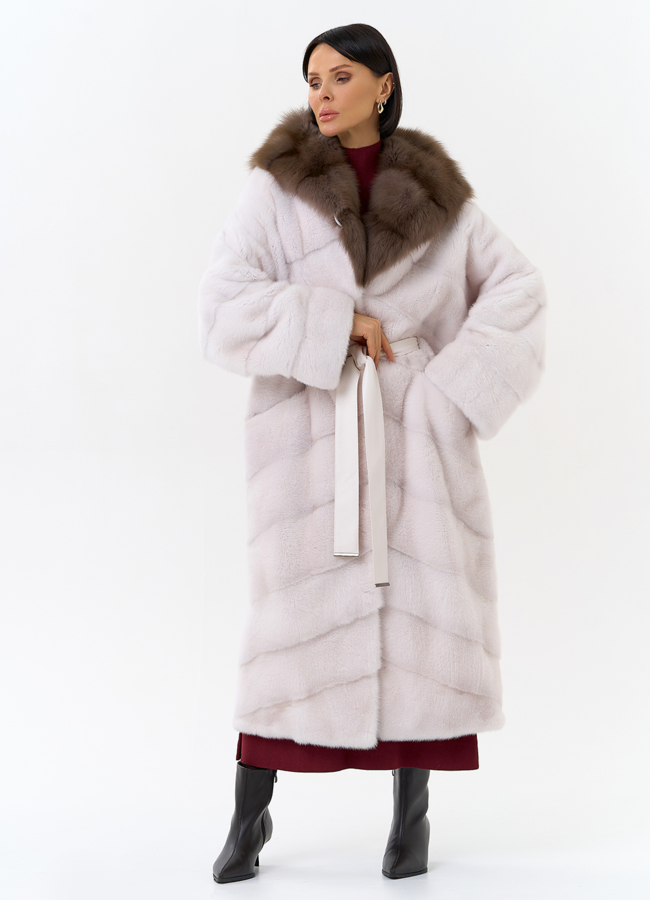 Белая шуба из меха норки с капюшоном из меха куницы модель № 28669 универмаг малина