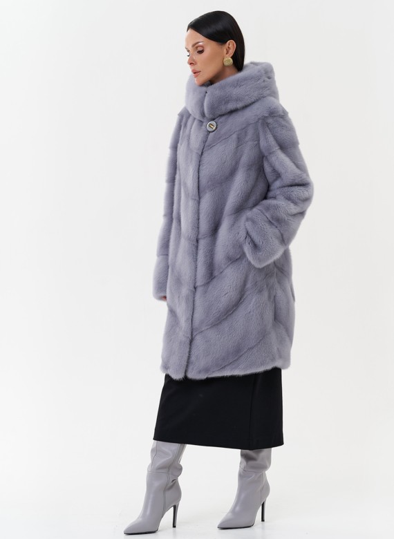 Норковая шуба голубого цвета с капюшоном