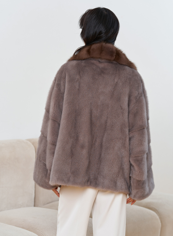 Куртка из меха норки с английским воротником из меха куницы