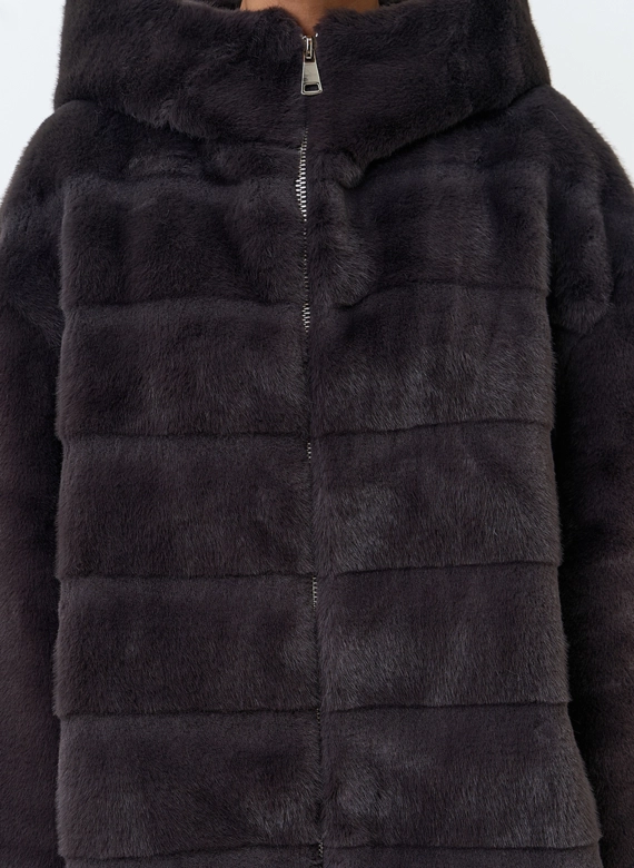 Женская шуба из эко меха с капюшоном фото
